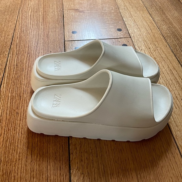 Zara Ivory Foam Sandals Size 40 - Picture 2 of 3